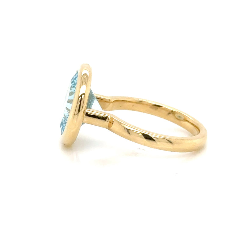 18ct Yellow Gold Blue Topaz Ring