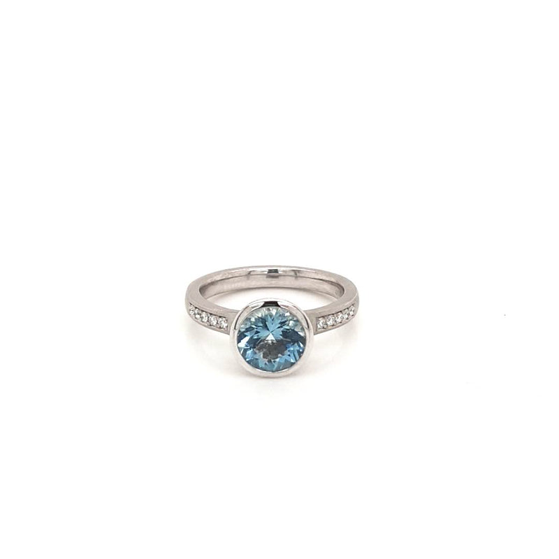 18ct Bezel set 1.57ct Aquamarine with Diamond set shoulders