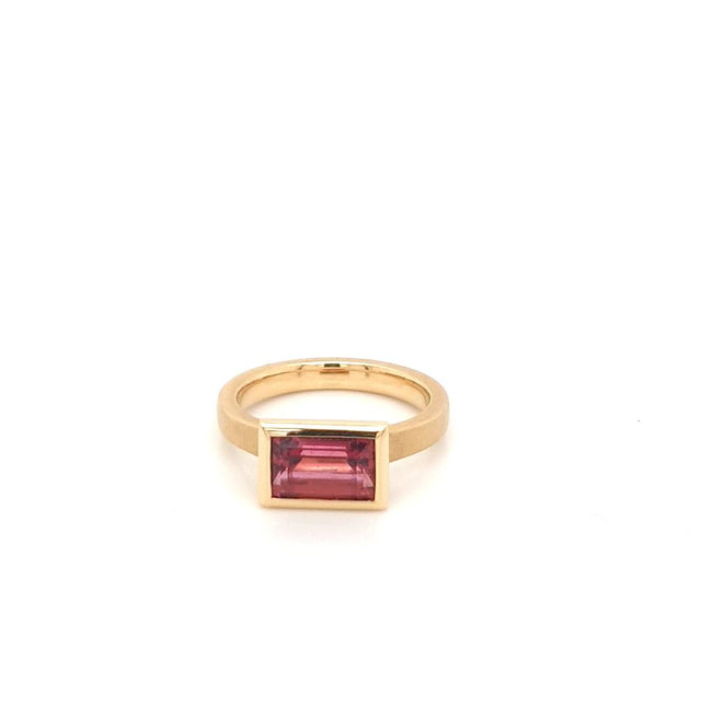 18Y BAGUETTE TOMALINE RING 2.31CT
