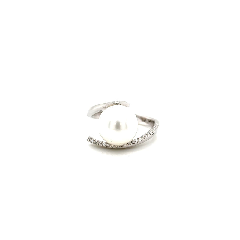 White Gold Fresh Water Pearl & Diamond Ring