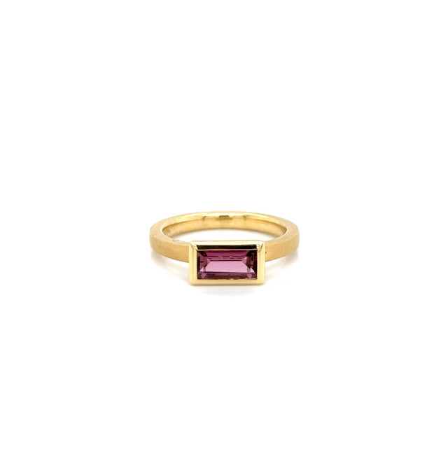 Yellow Gold Rect Pink Tormaline Ring