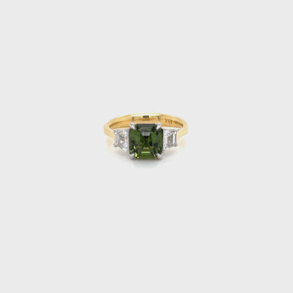 18ct White Gold Green Sapphire Ring Trapeze Side Stones